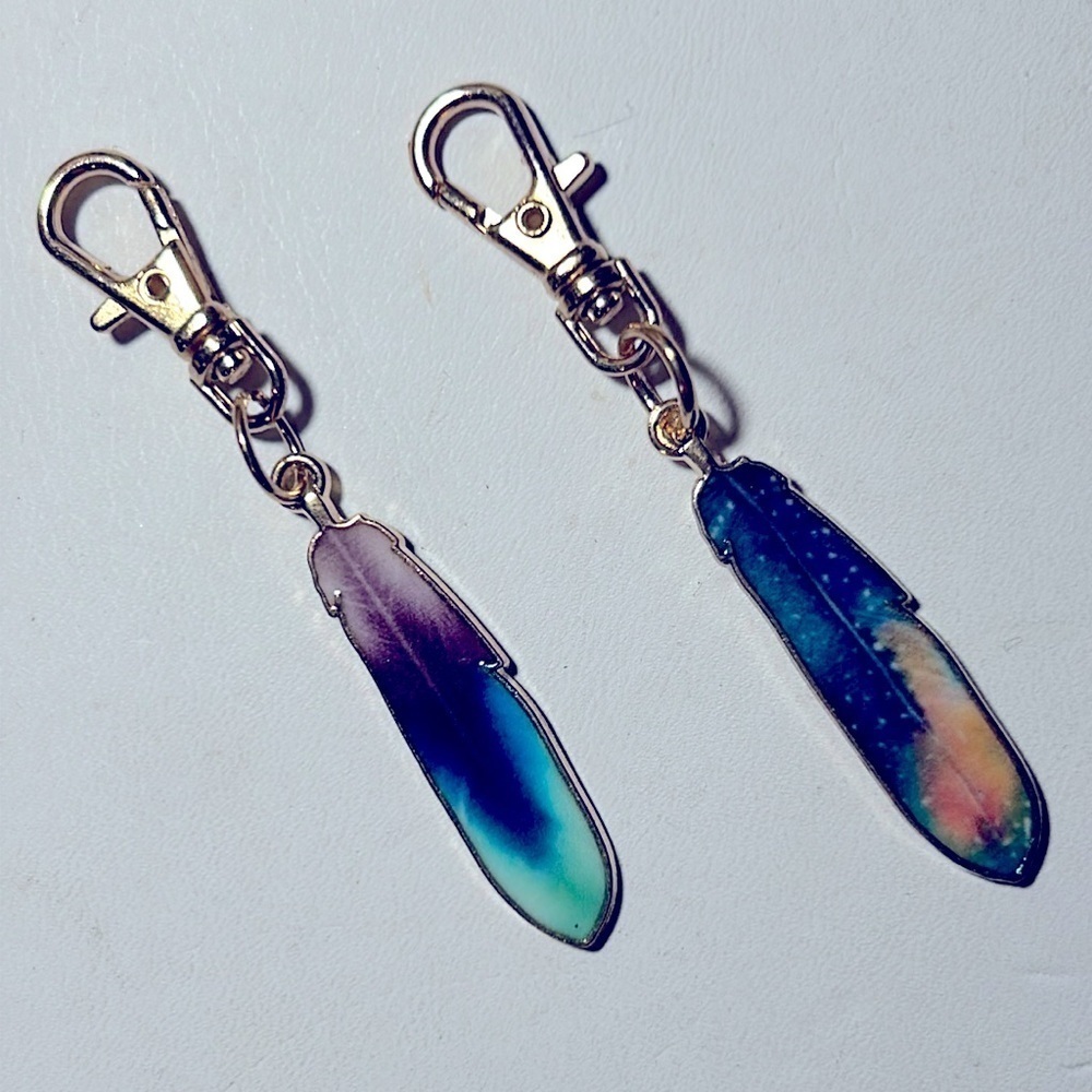 Feather 🪶 Charm (c)